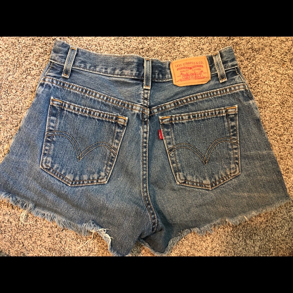 Levis Classic Fit cut off shorts